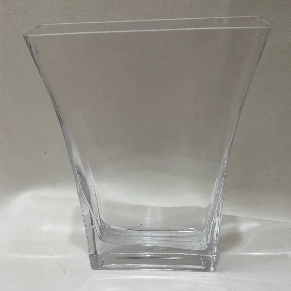 Art Glass Vintage Clear Glass Hand Blown Vase 9 3/4 Tall 7 1/2 Long 2 In Wide